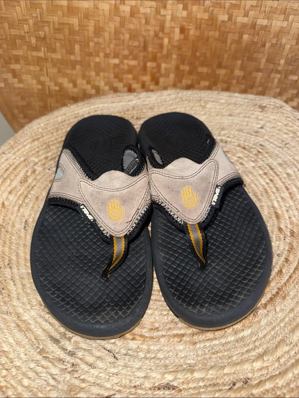 Teva Mush II Leather Flip Flop Sandals Men’s US 9 Taupe Comfort